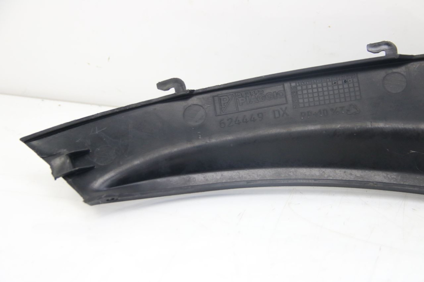 photo de PARAFANGO POSTERIORE DESTRO PIAGGIO MP3 125 (2006 - 2014) - Marcature e riferimenti originali