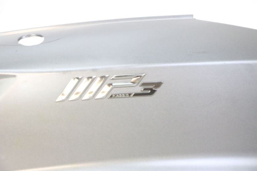 photo de PARAFANGO POSTERIORE DESTRO PIAGGIO MP3 500 (2014 - 2017) - Primo piano ad alta risoluzione