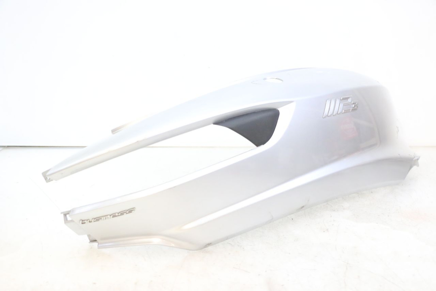 photo de PARAFANGO POSTERIORE DESTRO PIAGGIO MP3 500 (2014 - 2017) - Dettagli dei punti di fissaggio