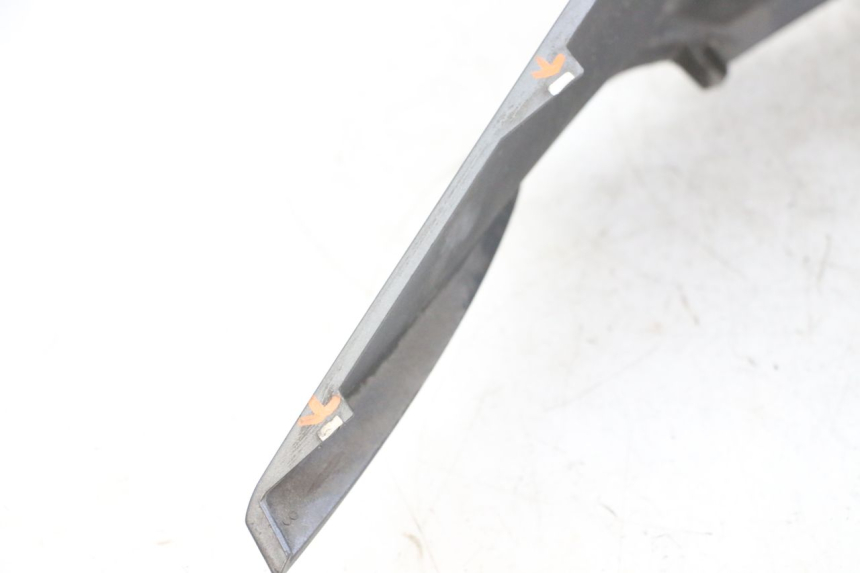 photo de CARENA POSTERIORE DESTRA PIAGGIO MP3 500 (2016 - 2018) - Dettagli dei punti di fissaggio