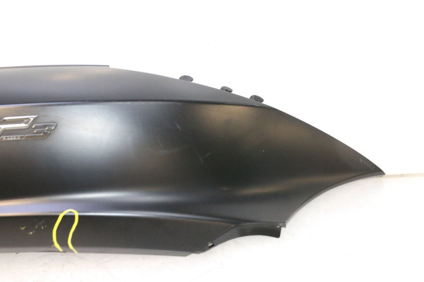 photo de CARENA POSTERIORE DESTRA PIAGGIO MP3 500 (2016 - 2018) - Primo piano tecnico