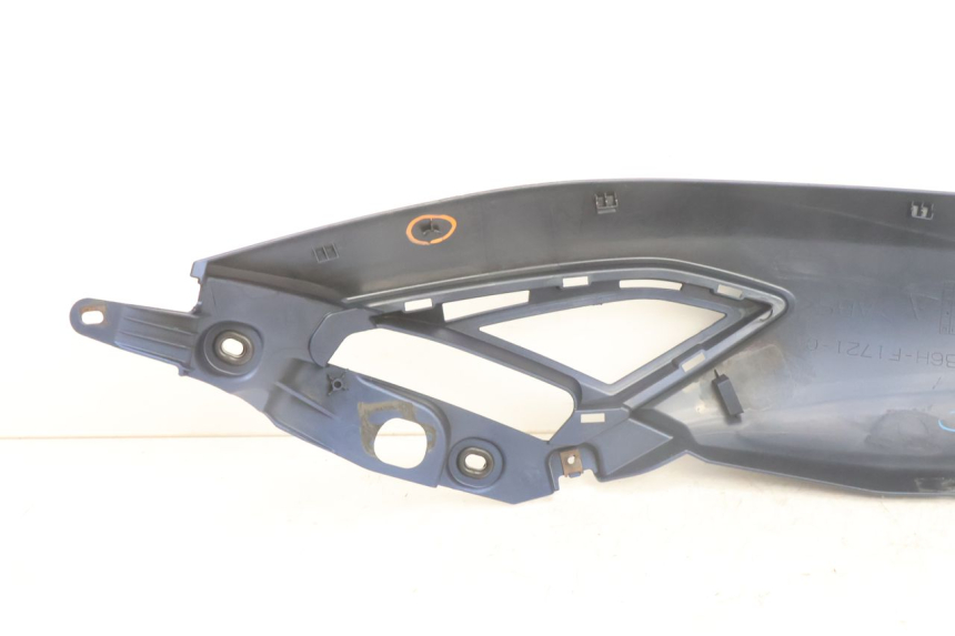 photo de CARENA POSTERIORE DESTRA YAMAHA N-MAX NMAX 125 (2021 - 2024) - Marcature e riferimenti originali