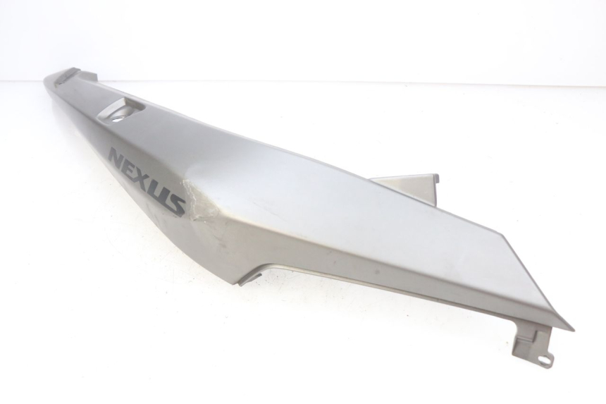 photo de PARAFANGO POSTERIORE DESTRO GILERA NEXUS 125 (2009 - 2013) - Dettagli dei punti di fissaggio