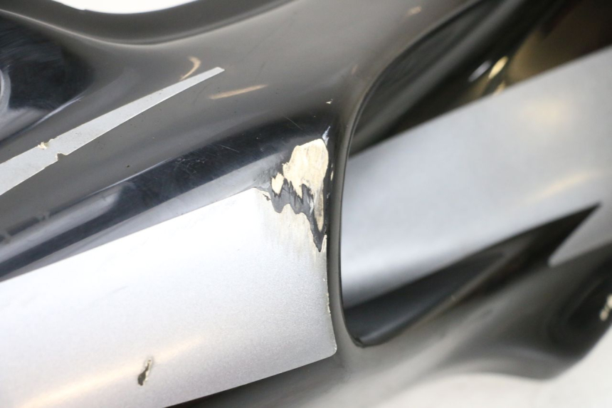 photo de CARENA POSTERIORE DESTRA HONDA NSR R 125 (1994 - 2003) - Caratteristiche distintive