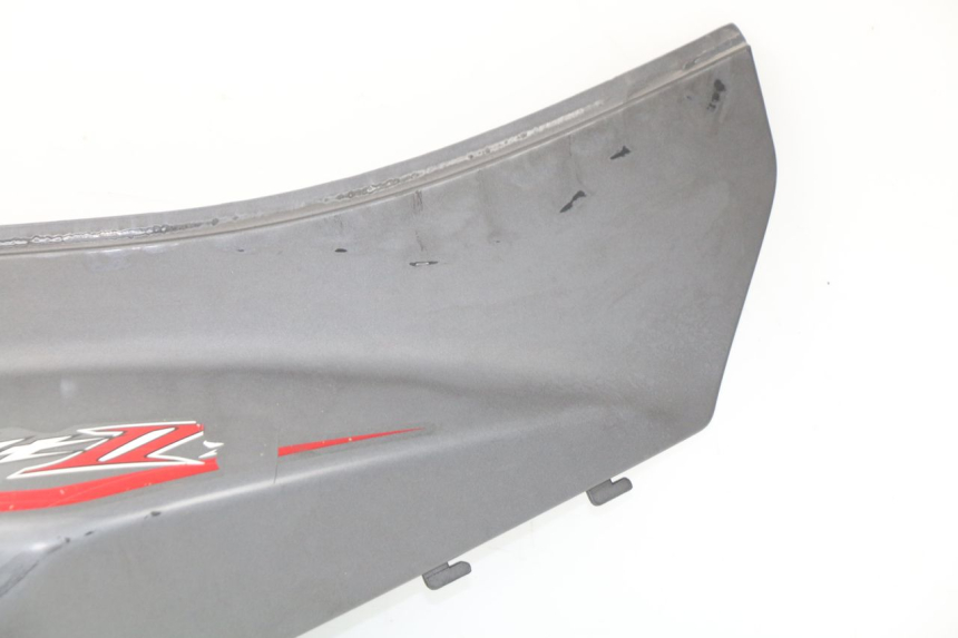 photo de PARAFANGO POSTERIORE DESTRO SYM ORBIT 2 4T 50 (2008 - 2017) - Stato della superficie e materiale