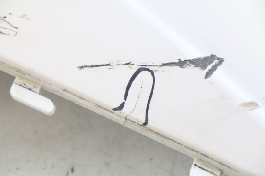 photo de PARAFANGO POSTERIORE DESTRO SYM ORBIT 2 4T 50 (2018 - 2022) - Marcature e riferimenti originali