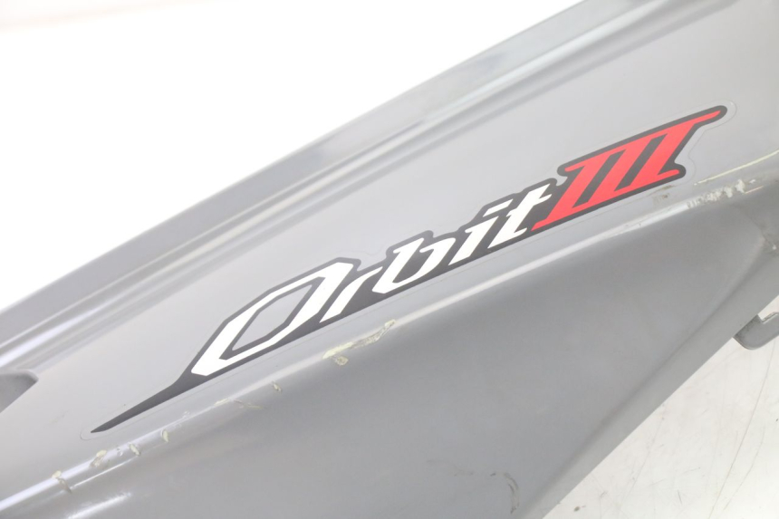 photo de CARENA POSTERIORE DESTRA SYM ORBIT III 3 4T 50 (2021 - 2025) - Altra angolazione