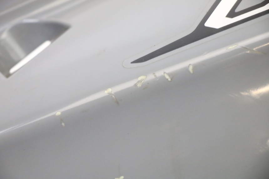 photo de CARENA POSTERIORE DESTRA SYM ORBIT III 3 4T 50 (2021 - 2025) - Primo piano tecnico