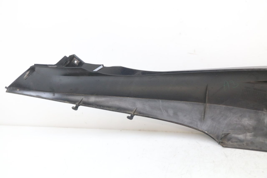 photo de CARENA POSTERIORE DESTRA HONDA PCX (JF28) 125 (2009 - 2011) - Dettagli dei punti di fissaggio