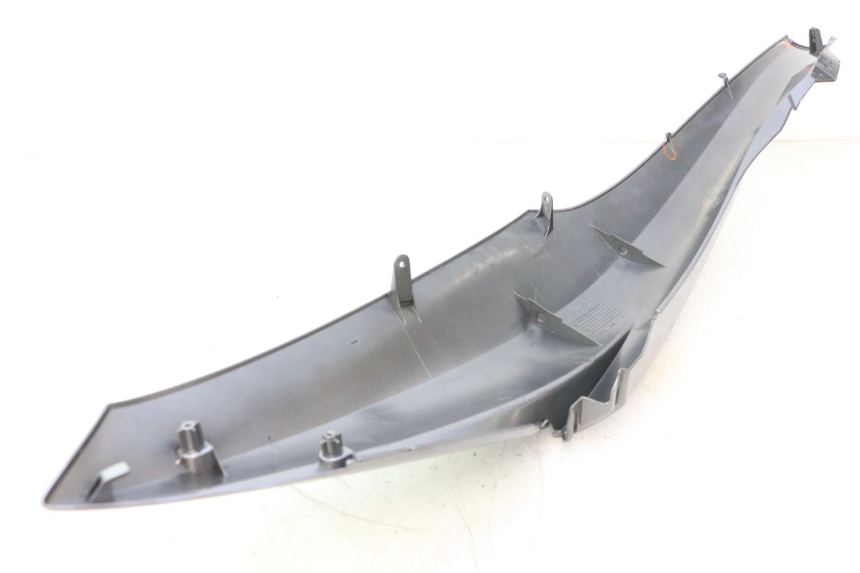 photo de CARENA POSTERIORE DESTRA HONDA PCX (JF28) 125 (2009 - 2011) - Dettaglio del componente