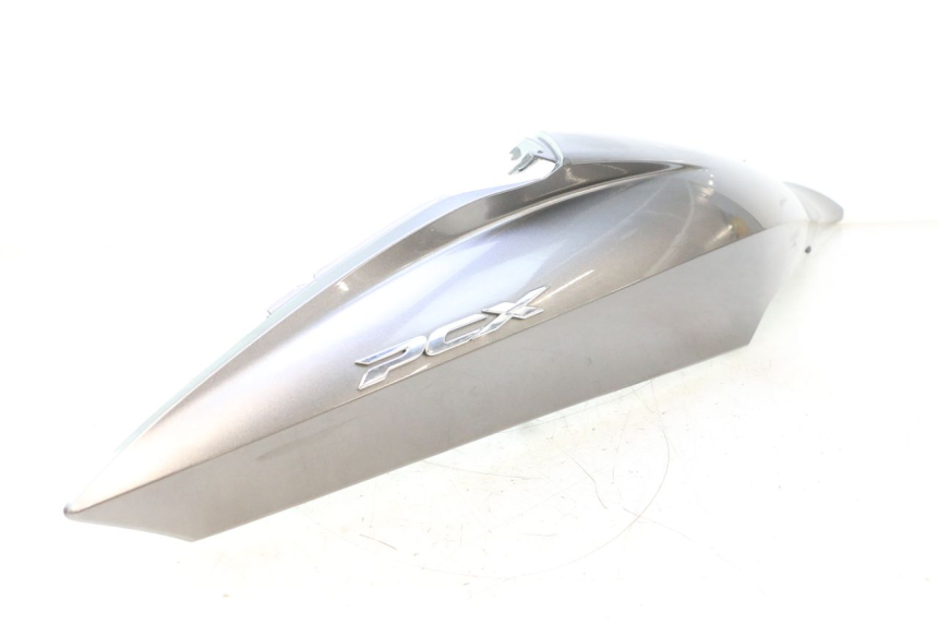 photo de CARENA POSTERIORE DESTRA HONDA PCX (JF28) 125 (2009 - 2011) - Zoom sui componenti