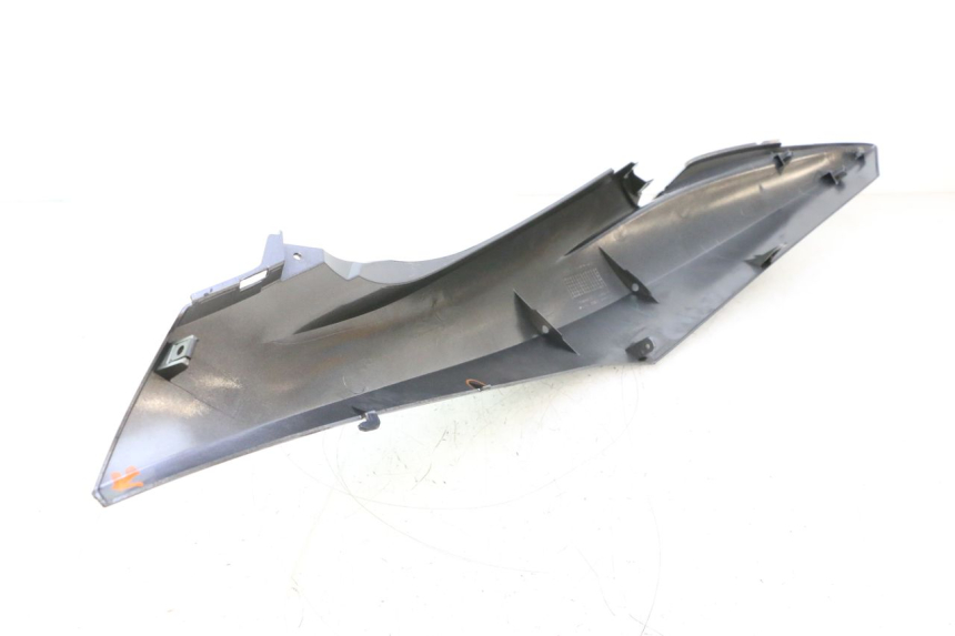 photo de CARENA POSTERIORE DESTRA HONDA PCX (JF28) 125 (2009 - 2011) - Primo piano tecnico