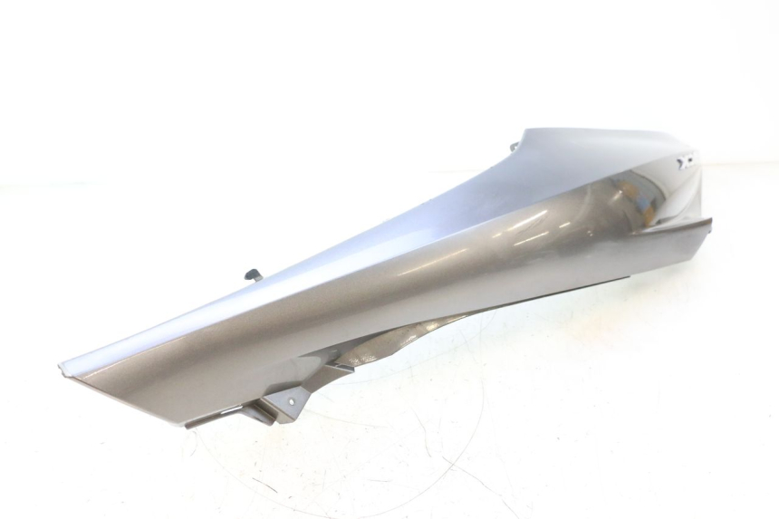 photo de CARENA POSTERIORE DESTRA HONDA PCX (JF28) 125 (2009 - 2011) - Marcature e riferimenti originali
