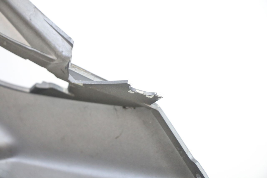 photo de CARENA POSTERIORE DESTRA PEUGEOT SATELIS 125 (2013 - 2018) - Zoom sui componenti