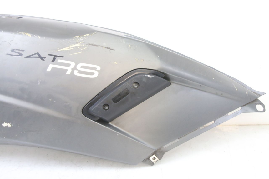 photo de CARENA POSTERIORE DESTRA PEUGEOT SATELIS 125 (2013 - 2018) - Zoom sullo stato d'uso