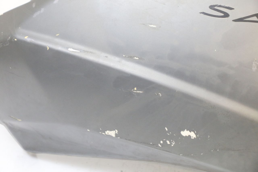 photo de CARENA POSTERIORE DESTRA PEUGEOT SATELIS 125 (2013 - 2018) - Primo piano tecnico