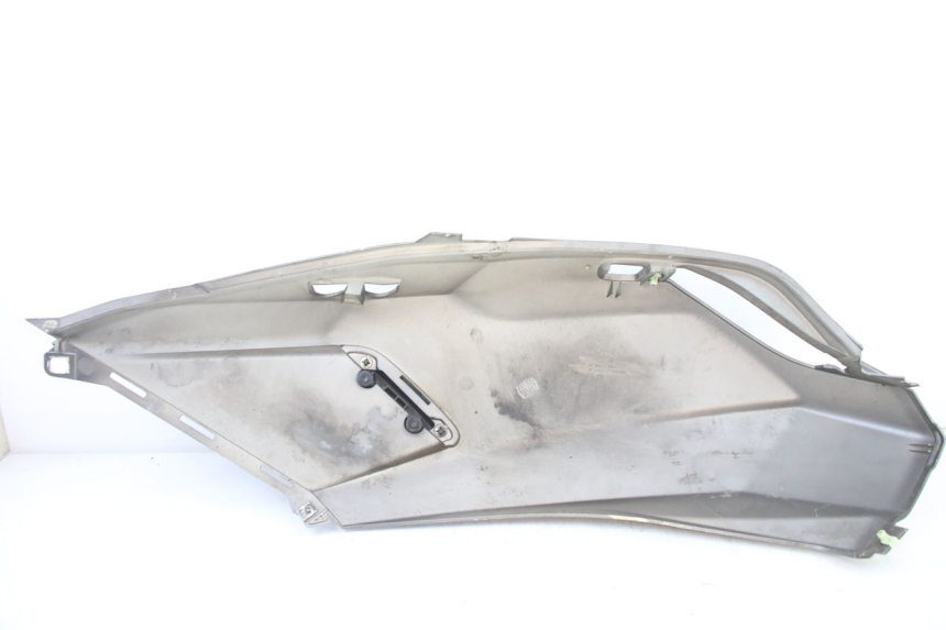 photo de CARENA POSTERIORE DESTRA PEUGEOT SATELIS 125 (2013 - 2018) - Marcature e riferimenti originali