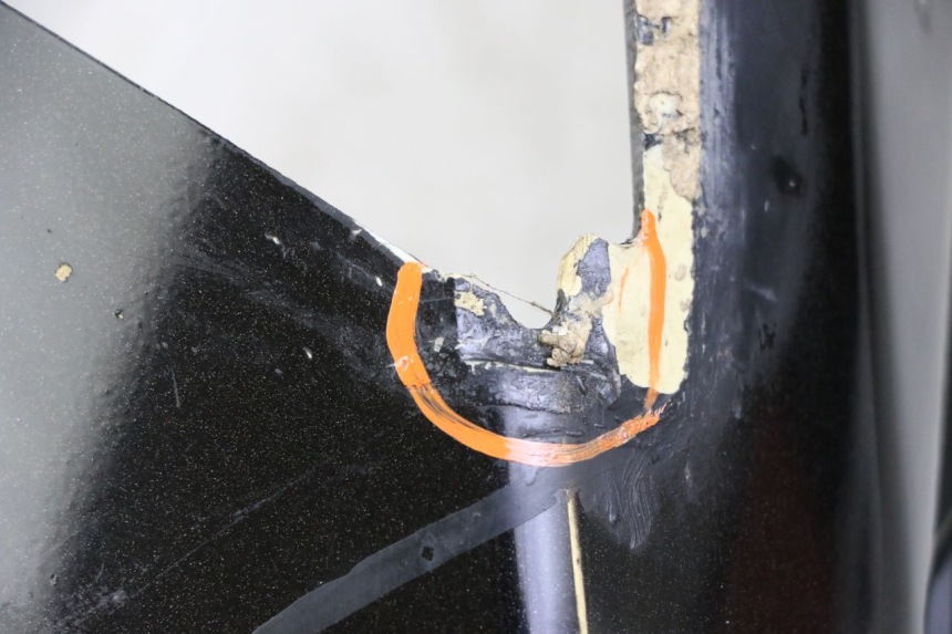 photo de CARENA POSTERIORE DESTRA PEUGEOT SATELIS COMPRESSOR K15 125 (2006 - 2009) - Dettaglio del componente