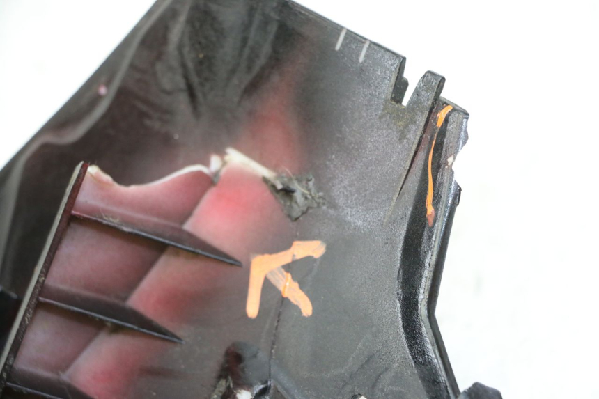 photo de CARENA POSTERIORE DESTRA PEUGEOT SPEEDFIGHT 3 LC 2T 50 (2009 - 2015) - Zoom sullo stato d'uso