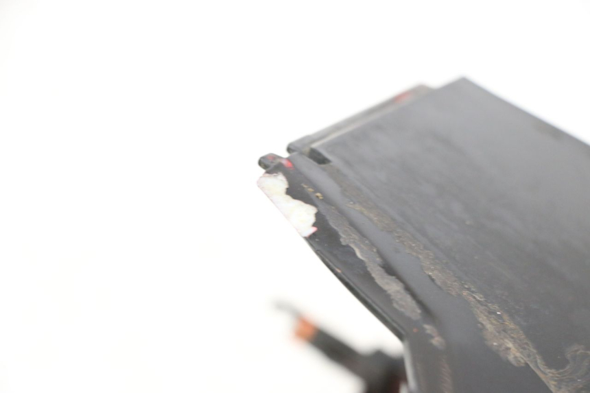 photo de CARENA POSTERIORE DESTRA PEUGEOT SPEEDFIGHT 3 LC 2T 50 (2009 - 2015) - Altra angolazione