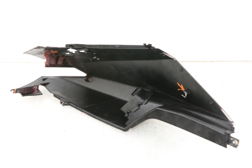 photo de CARENA POSTERIORE DESTRA PEUGEOT SPEEDFIGHT 3 LC 2T 50 (2009 - 2015) - Ricambio usato controllato