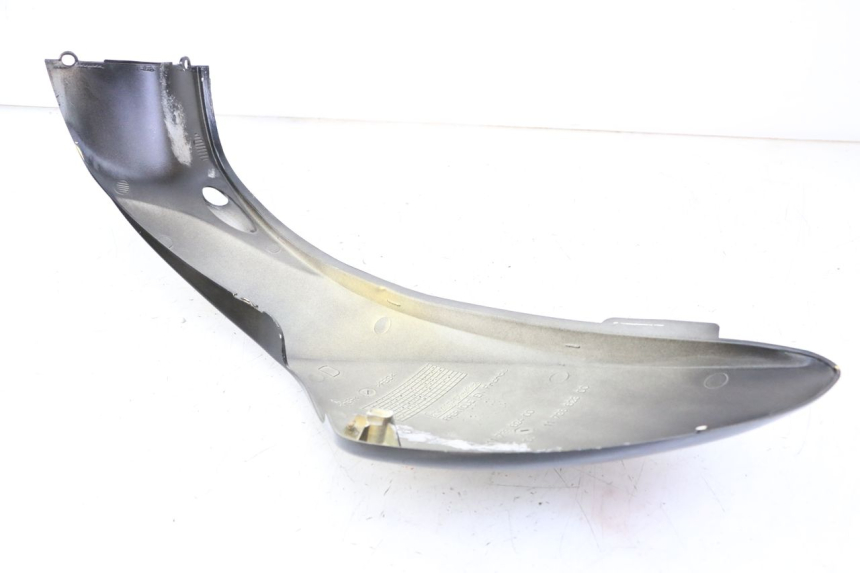 photo de CARENA POSTERIORE DESTRA PEUGEOT TREKKER TKR 50 (2005 - 2014) - Zoom sullo stato d'uso