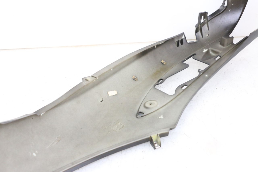 photo de PARAFANGO POSTERIORE DESTRO PIAGGIO BEVERLY 125 (1998 - 2005) - Zoom sullo stato d'uso