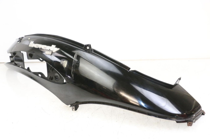 photo de PARAFANGO POSTERIORE DESTRO PIAGGIO BEVERLY 125 (1998 - 2005) - Dettagli dei punti di fissaggio