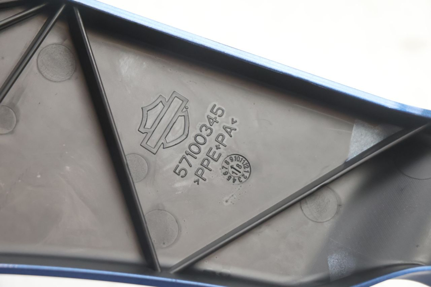 photo de CARENA POSTERIORE DESTRA HARLEY DAVIDSON ROAD GLIDE FLTRXSE 1920 (2018 - 2022) - Primo piano tecnico