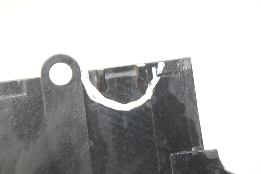 photo de PARAFANGO POSTERIORE DESTRO DAELIM S2 FI 125 (2008 - 2017) - Primo piano tecnico