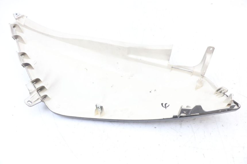 photo de PARAFANGO POSTERIORE DESTRO JM MOTORS SANTANA 50 (2014 - 2023) - Primo piano tecnico