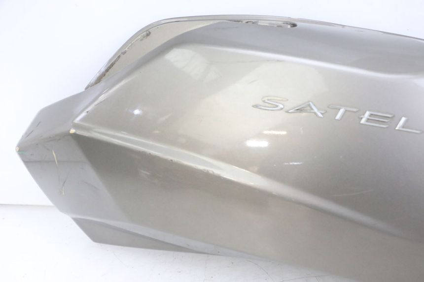 photo de CARENA POSTERIORE DESTRA PEUGEOT SATELIS 125 (2013 - 2018) - Altra vista dell'articolo