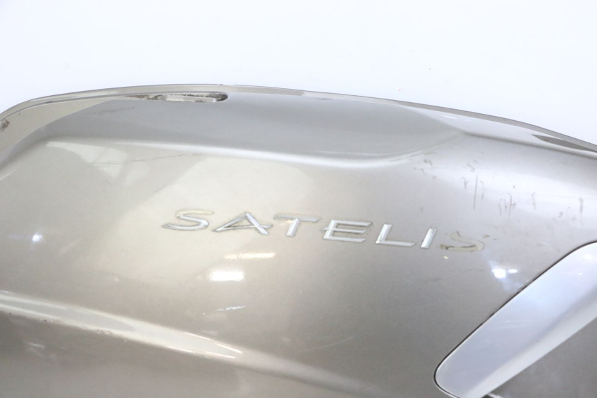 photo de CARENA POSTERIORE DESTRA PEUGEOT SATELIS 125 (2013 - 2018) - Caratteristiche distintive