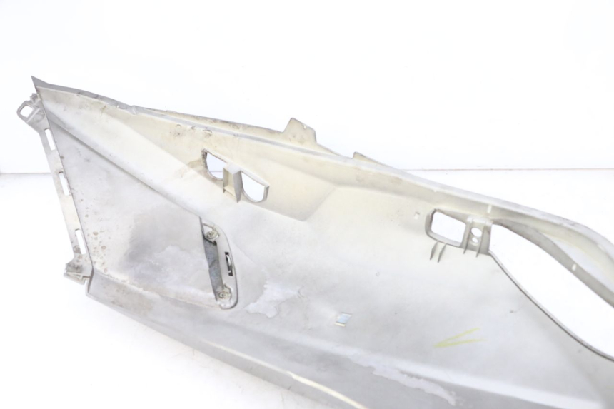 photo de CARENA POSTERIORE DESTRA PEUGEOT SATELIS 125 (2013 - 2018) - Altra angolazione