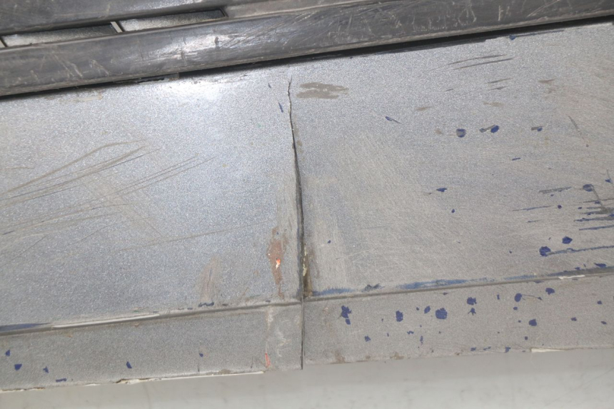 photo de CARENA POSTERIORE DESTRA PEUGEOT SC 50 (1988 - 1992) - Caratteristiche distintive