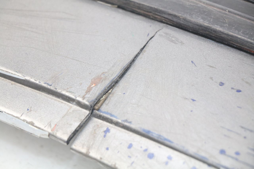 photo de CARENA POSTERIORE DESTRA PEUGEOT SC 50 (1988 - 1992) - Vista d'insieme del prodotto