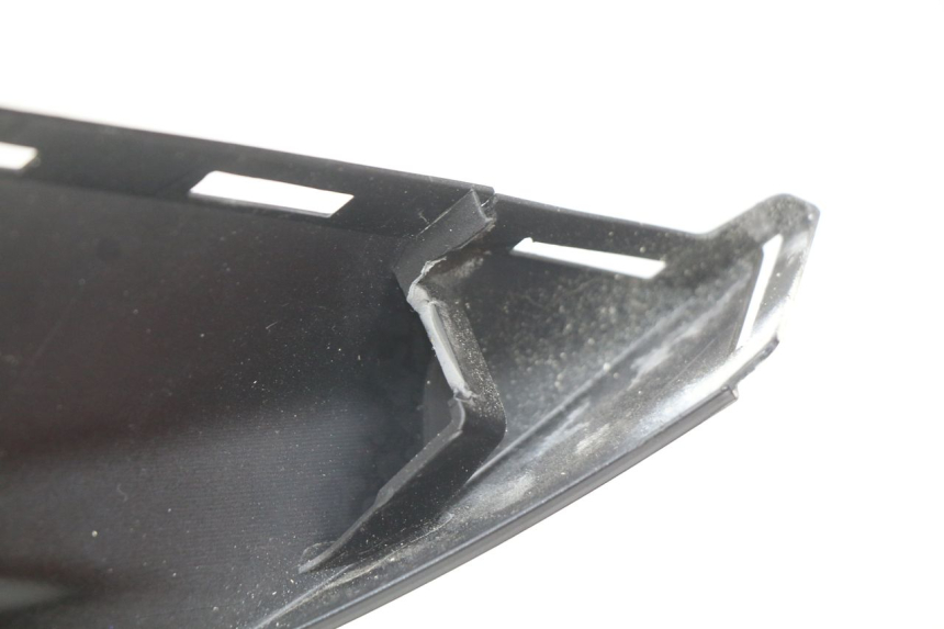 photo de PARAFANGO POSTERIORE DESTRO SUZUKI SIXTEEN 125 (2008 - 2010) - Zoom sullo stato d'uso