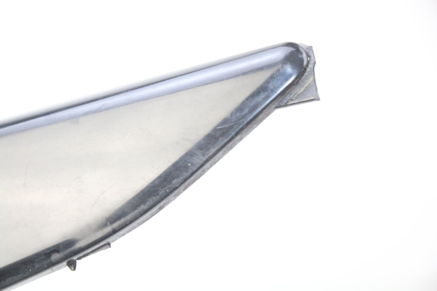 photo de PARAFANGO POSTERIORE DESTRO SUZUKI SIXTEEN 125 (2008 - 2010) - Altra angolazione