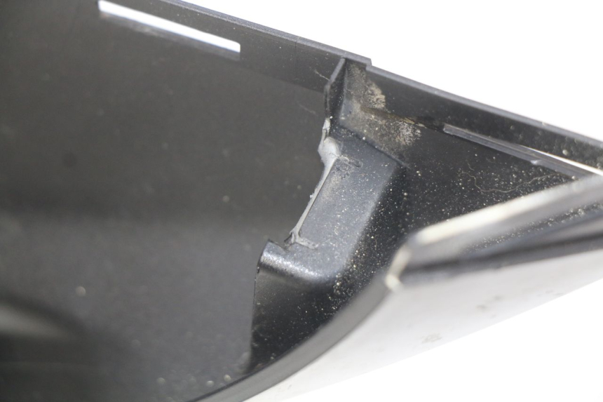 photo de PARAFANGO POSTERIORE DESTRO SUZUKI SIXTEEN 125 (2008 - 2010) - Dettagli dei punti di fissaggio