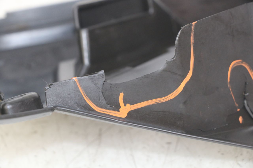 photo de PARAFANGO POSTERIORE DESTRO SHERCO SM-R 50 (2018 - 2021) - Dettagli dei punti di fissaggio