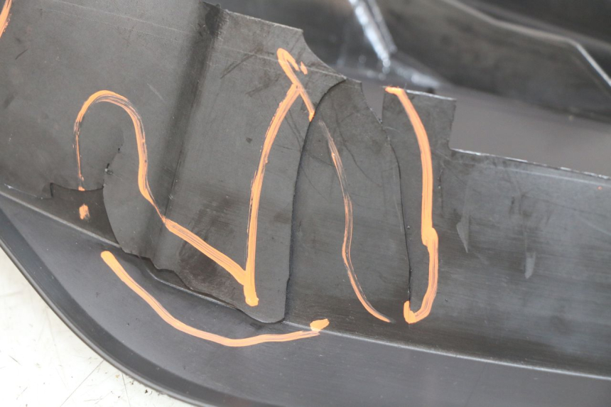 photo de PARAFANGO POSTERIORE DESTRO SHERCO SM-R 50 (2018 - 2021) - Stato della superficie e materiale