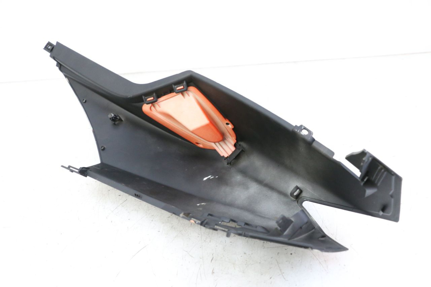 photo de CARENA POSTERIORE DESTRA PEUGEOT SPEEDFIGHT 4 2T 50 (2015 - 2019) - Altra angolazione