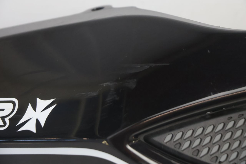 photo de CARENA POSTERIORE DESTRA CAN-AM SPYDER RS 1000 (2008 - 2012) - Zoom sullo stato d'uso