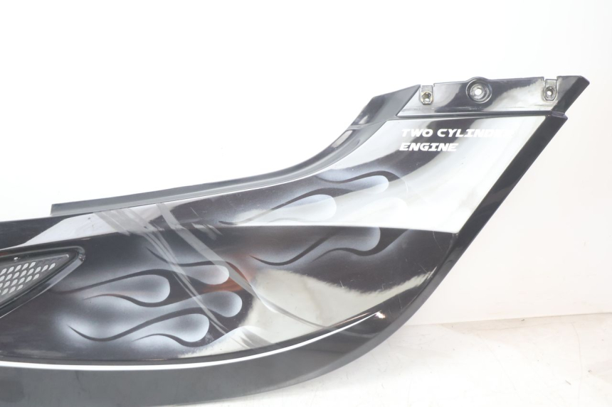 photo de CARENA POSTERIORE DESTRA CAN-AM SPYDER RS 1000 (2008 - 2012) - Altra angolazione