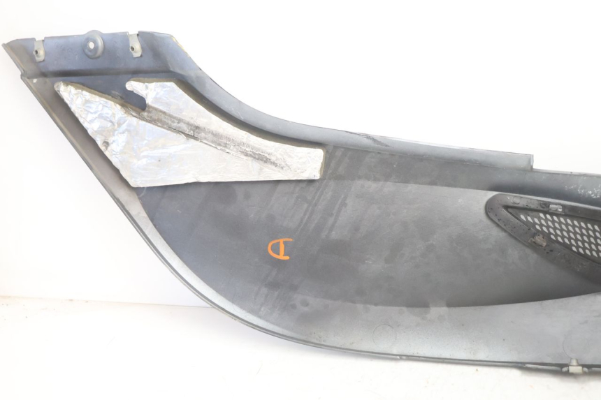 photo de CARENA POSTERIORE DESTRA CAN-AM SPYDER RS 1000 (2008 - 2012) - Stato della superficie e materiale