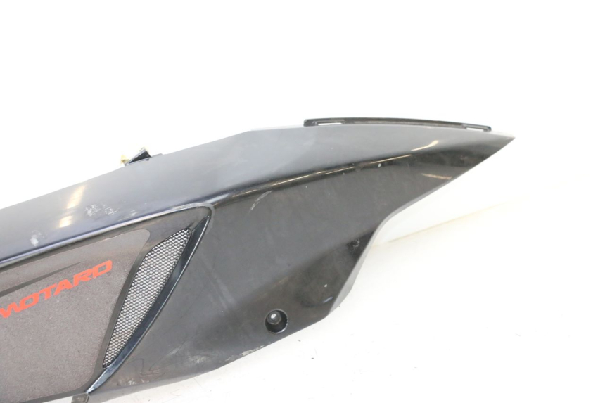 photo de CARENA POSTERIORE DESTRA APRILIA SR MOTARD 50 (2012 - 2018) - Zoom sullo stato d'uso