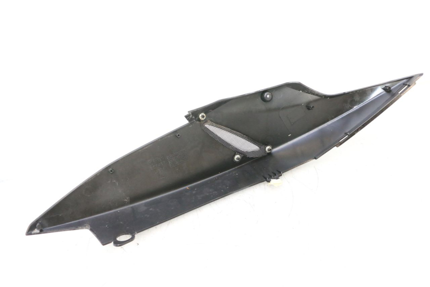 photo de CARENA POSTERIORE DESTRA APRILIA SR MOTARD 50 (2012 - 2018) - Stato della superficie e materiale