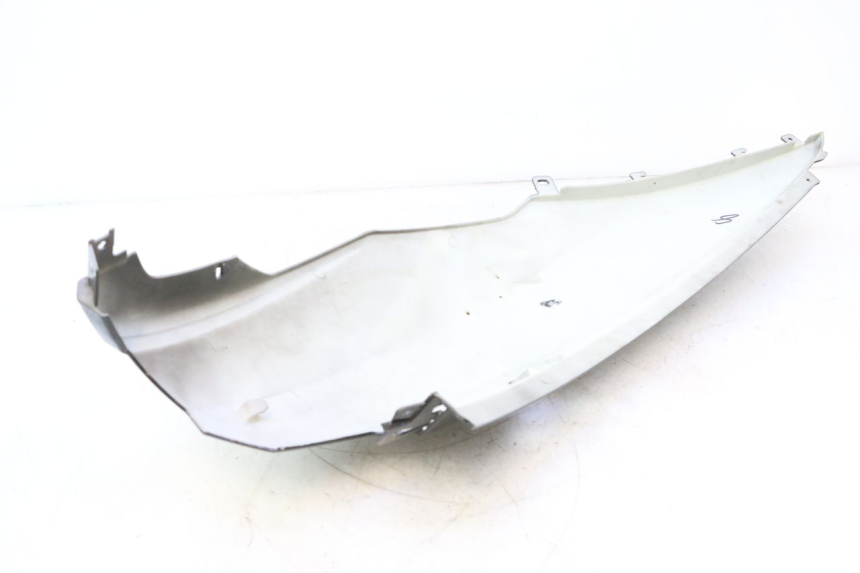photo de CARENA POSTERIORE DESTRA RAZZO STEED 125 (2012 - 2018) - Primo piano tecnico