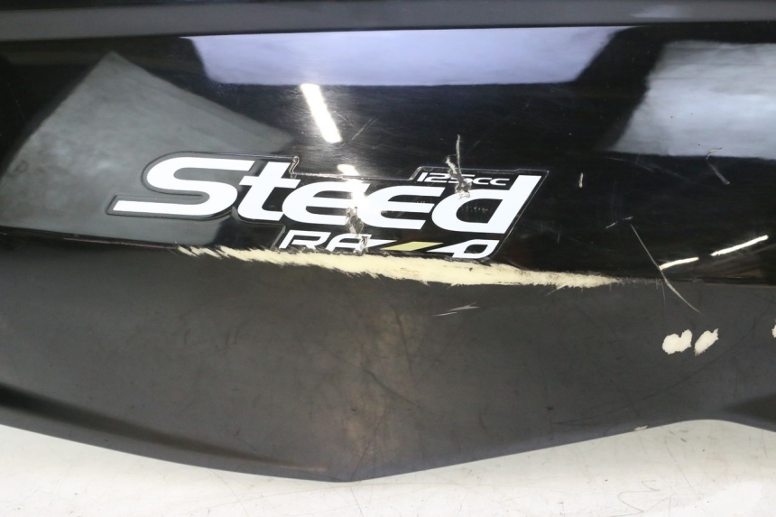 photo de CARENA POSTERIORE DESTRA RAZZO STEED 125 (2012 - 2018) - Stato della superficie e materiale