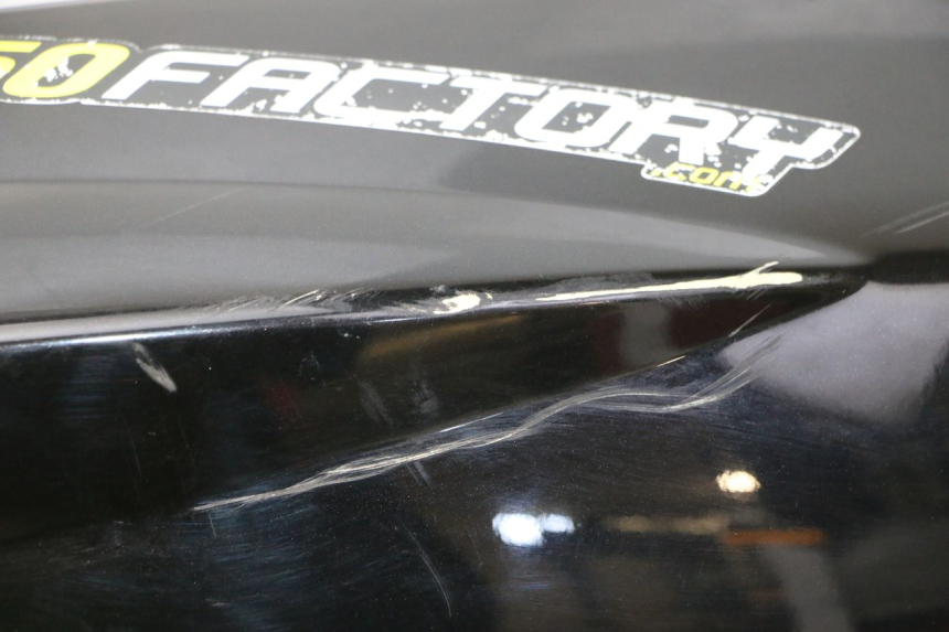 photo de CARENA POSTERIORE DESTRA PEUGEOT STREETZONE I NAKED 2T 50 (2018 - 2020) - Zoom sui componenti